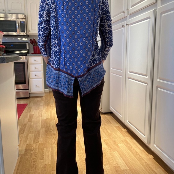 Lucky Brand scoop neck shirt. Size small - Picture 6 of 6